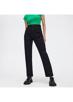 Cropp - Czarne jeansy mom - Czarny ze sklepu Cropp w kategorii Jeansy damskie - zdjęcie 156856993