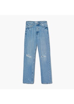 Cropp - Jeansy straight z postrzępieniami - Niebieski ze sklepu Cropp w kategorii Jeansy damskie - zdjęcie 156857012