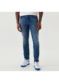Cropp - Niebieskie jeansy slim - niebieski ze sklepu Cropp w kategorii Jeansy męskie - zdjęcie 156857053