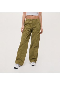 Spodnie wide leg z kieszeniami cargo khaki - Zielony ze sklepu House w kategorii Spodnie damskie - zdjęcie 156859891