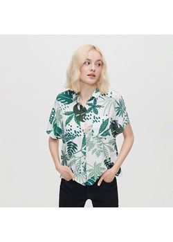 Luźna koszula z krótkim rękawem i motywami roślinnymi - Wielobarwny ze sklepu House w kategorii Koszule damskie - zdjęcie 156860094