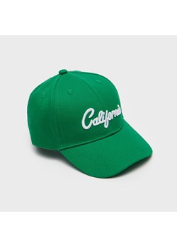 Zielona czapka z daszkiem i aplikacją California - Zielony ze sklepu House w kategorii Czapki z daszkiem damskie - zdjęcie 156861174