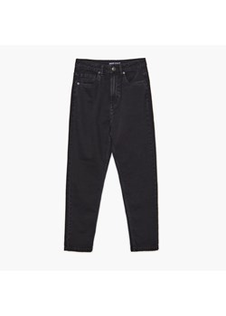 Cropp - Czarne jeansy mom - Czarny ze sklepu Cropp w kategorii Jeansy damskie - zdjęcie 156901263