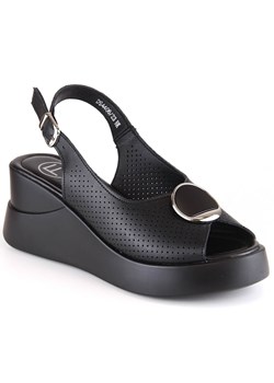 Skórzane sandały damskie na koturnie czarne Filippo DS4406 ze sklepu ButyModne.pl w kategorii Sandały damskie - zdjęcie 156910614