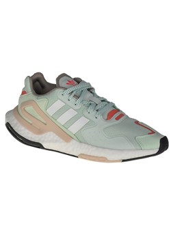 Buty adidas Day Jogger W FW4829 zielone ze sklepu ButyModne.pl w kategorii Buty sportowe damskie - zdjęcie 156926563