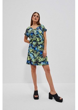 Sukienka z tropikalnym printem ze sklepu Moodo.pl w kategorii Sukienki - zdjęcie 156940332