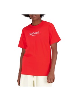 Koszulka New Balance WT31551TRD - czerwona ze sklepu streetstyle24.pl w kategorii Bluzki damskie - zdjęcie 156955081