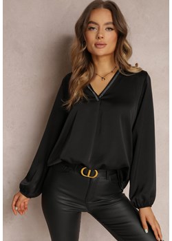 Czarna Bluzka Satynowa z Trójkątnym Dekoltem Meli ze sklepu Renee odzież w kategorii Bluzki damskie - zdjęcie 157078614