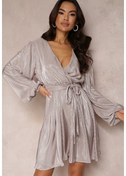 Srebrna Błyszcząca Sukienka Kopertowa Jarnei ze sklepu Renee odzież w kategorii Sukienki - zdjęcie 157081652
