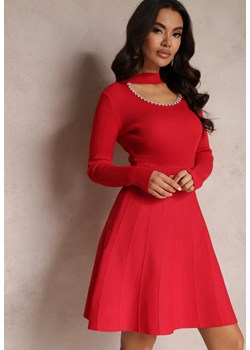 Czerwona Sukienka z Wycięciem przy Dekolcie z Cyrkoniami i Perłami Hili ze sklepu Renee odzież w kategorii Sukienki - zdjęcie 157081703