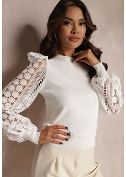 Biały Sweter Dzianinowy z Falbankami i Ażurowym Zdobieniem Halni ze sklepu Renee odzież w kategorii Swetry damskie - zdjęcie 157083691