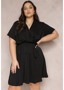 Czarna Sukienka z Gumką w Pasie i Kopertowym Dekoltem Azrah ze sklepu Renee odzież w kategorii Sukienki - zdjęcie 157088063