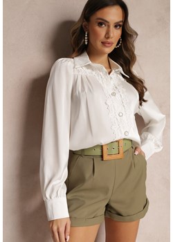 Biała Koszula z Koronkowymi Wstawkami i Ozdobnymi Guzikami Herinna ze sklepu Renee odzież w kategorii Koszule damskie - zdjęcie 157088783