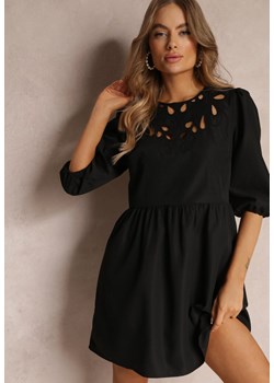 Czarna Sukienka Mini z Ażurowym Dekoltem i Rękawem 3/4 Aphromia ze sklepu Renee odzież w kategorii Sukienki - zdjęcie 157093393