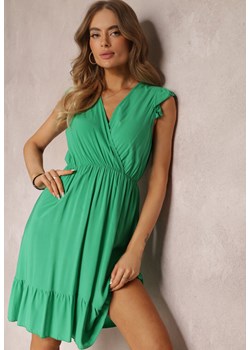 Zielona Kopertowa Sukienka z Gumką w Pasie i Falbankami Nairria ze sklepu Renee odzież w kategorii Sukienki - zdjęcie 157096473