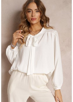 Biała Bluzka z Ozdobnym Wiązaniem Przy Dekolcie Croke ze sklepu Renee odzież w kategorii Bluzki damskie - zdjęcie 157103804