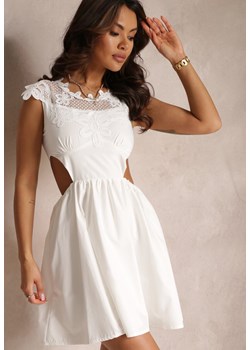 Biała Sukienka z Koronkowym Dekoltem i Gumką z Wycięciami w Talii Melania ze sklepu Renee odzież w kategorii Sukienki - zdjęcie 157107903