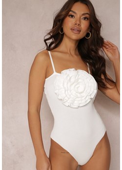 Białe Body na Ramiączkach z Regulacją i Ozdobnym Kwiatem Roria ze sklepu Renee odzież w kategorii Bluzki damskie - zdjęcie 157109322