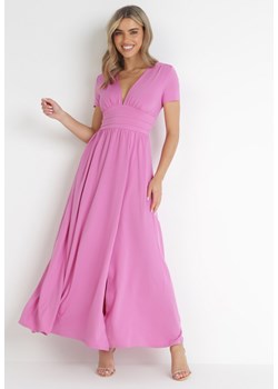 Różowa Rozkloszowana Sukienka Maxi z Głębokim Dekoltem z Rozcięciem Wyla ze sklepu Born2be Odzież w kategorii Sukienki - zdjęcie 157115890