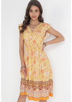Żółta Wiskozowa Sukienka Midi z Kopertowym Dekoltem i Gumką w Talii Connli ze sklepu Born2be Odzież w kategorii Sukienki - zdjęcie 157120550