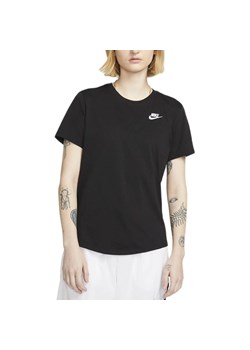 Koszulka Nike Sportswear Club Essentials DX7902-010 - czarna ze sklepu streetstyle24.pl w kategorii Bluzki damskie - zdjęcie 157136832