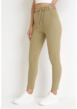 Zielone Spodnie Thalilea ze sklepu Born2be Odzież w kategorii Spodnie damskie - zdjęcie 157159772