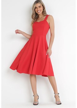 Czerwona Rozkloszowana Sukienka Midi na Ramiączkach z Głębokim Dekoltem Maudia ze sklepu Born2be Odzież w kategorii Sukienki - zdjęcie 157230544
