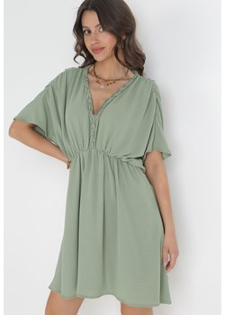 Zielona Rozkloszowana Sukienka Mini z Gumką w Pasie i Marszczeniami Enzlie ze sklepu Born2be Odzież w kategorii Sukienki - zdjęcie 157230793