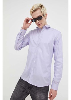 HUGO koszula męska kolor fioletowy slim z kołnierzykiem klasycznym 50479396 ze sklepu ANSWEAR.com w kategorii Koszule męskie - zdjęcie 157230983