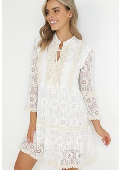 Biała Rozkloszowana Sukienka Mini z Koronkowej Tkaniny z Frędzlami Martie ze sklepu Born2be Odzież w kategorii Sukienki - zdjęcie 157233480
