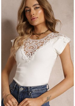 Biały T-shirt z Ozdobnym Dekoltem z Koronki Lisajane ze sklepu Renee odzież w kategorii Bluzki damskie - zdjęcie 157270263