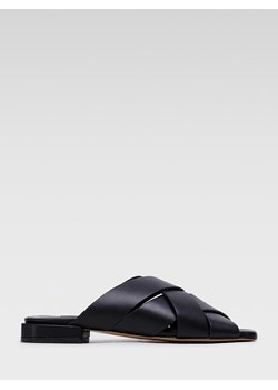 Gino Rossi Skórzane klapki w kolorze czarnym ze sklepu Limango Polska w kategorii Klapki damskie - zdjęcie 157273764