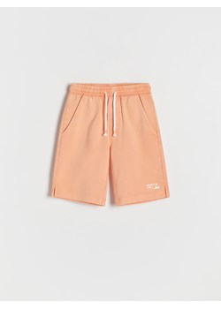 Reserved - Szorty z nadrukiem - brzoskwiniowy ze sklepu Reserved w kategorii Spodenki chłopięce - zdjęcie 157298980