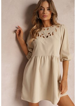 Beżowa Sukienka Mini z Ażurowym Dekoltem i Rękawem 3/4 Aphromia ze sklepu Renee odzież w kategorii Sukienki - zdjęcie 157313202