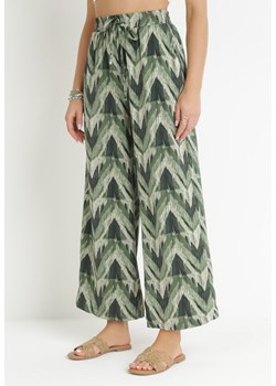 Zielone Wzorzyste Spodnie z Marszczoną Gumką w Pasie i Szerokimi Nogawkami Jaretsi ze sklepu Born2be Odzież w kategorii Spodnie damskie - zdjęcie 157488143
