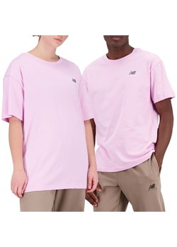 Koszulka New Balance UT21503LLC - różowa ze sklepu streetstyle24.pl w kategorii T-shirty męskie - zdjęcie 157490504