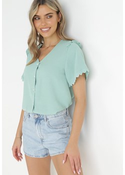 Zielona Koszula z Koronką i Trójkątnym Dekoltem Kieratia ze sklepu Born2be Odzież w kategorii Bluzki damskie - zdjęcie 157499221