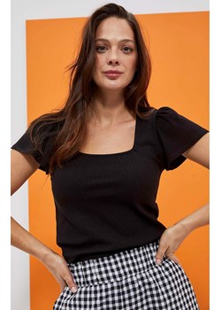 Bluzka z prążkowanej dzianiny w kolorze czarnym 4074, Kolor czarny, Rozmiar XS, Moodo ze sklepu Primodo w kategorii Bluzki damskie - zdjęcie 157533453