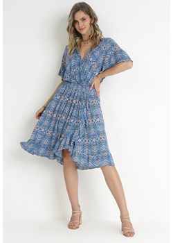 Niebieska Kopertowa Sukienka Midi z Gumkami w Pasie i Falbanką z Wiskozy Lochla ze sklepu Born2be Odzież w kategorii Sukienki - zdjęcie 157540560