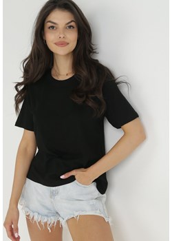 Czarny T-shirt Malifa ze sklepu Born2be Odzież w kategorii Bluzki damskie - zdjęcie 157541041