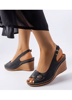 Czarne sandały na koturnie Sheridan ze sklepu gemre w kategorii Sandały damskie - zdjęcie 157573433