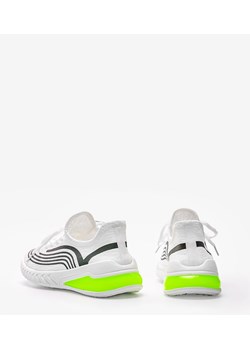 Białe wsuwane obuwie sportowe z holograficznym wzorem Delaney ze sklepu gemre w kategorii Buty sportowe damskie - zdjęcie 157574053