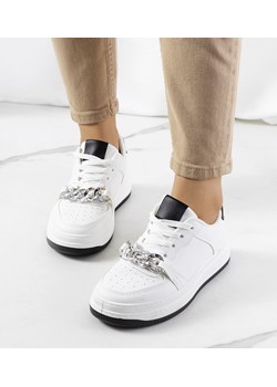Białe sneakersy z łańcuszkiem Maring ze sklepu gemre w kategorii Buty sportowe damskie - zdjęcie 157574580