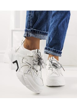 Białe sneakersy damskie Delois ze sklepu gemre w kategorii Buty sportowe damskie - zdjęcie 157578951