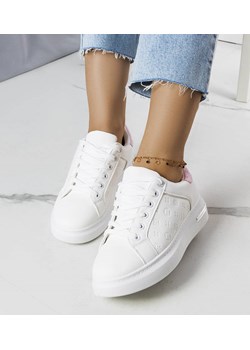 Białe sneakersy na podwyższonej podeszwie Tasha ze sklepu gemre w kategorii Trampki damskie - zdjęcie 157579252