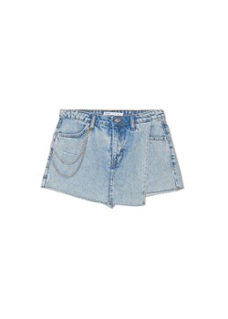Cropp - Jeansowe spódnico-szorty z łańcuchem - niebieski ze sklepu Cropp w kategorii Szorty - zdjęcie 157587420