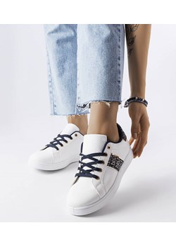 Białe sneakersy ze zdobioną cholewką Sauriol ze sklepu gemre w kategorii Buty sportowe damskie - zdjęcie 157643172