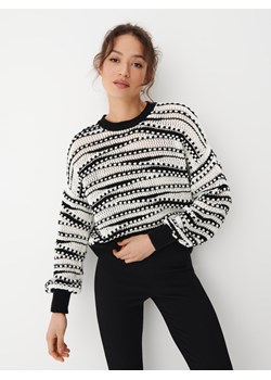 Mohito - Czarno-biały sweter - Czarny ze sklepu Mohito w kategorii Swetry damskie - zdjęcie 158448302