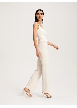 Reserved - Muślinowe spodnie - złamana biel ze sklepu Reserved w kategorii Spodnie damskie - zdjęcie 158462700