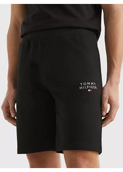 Spodnie dresowe męskie krótkie Tommy Hilfiger czarne UM0UM02881 ze sklepu piubiu_pl w kategorii Spodenki męskie - zdjęcie 158480554